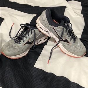 Mizuno running shoes